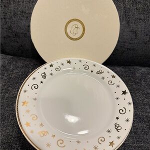 Pampered Chef Vintage Gold and White Boxed set of 4 Holiday Dessert Plates